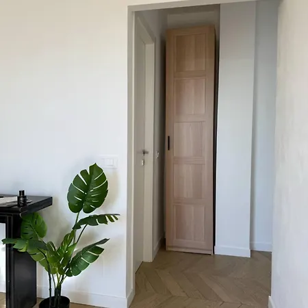 Apartment Bollicina - Free Parking, Ac & Balcony Milan